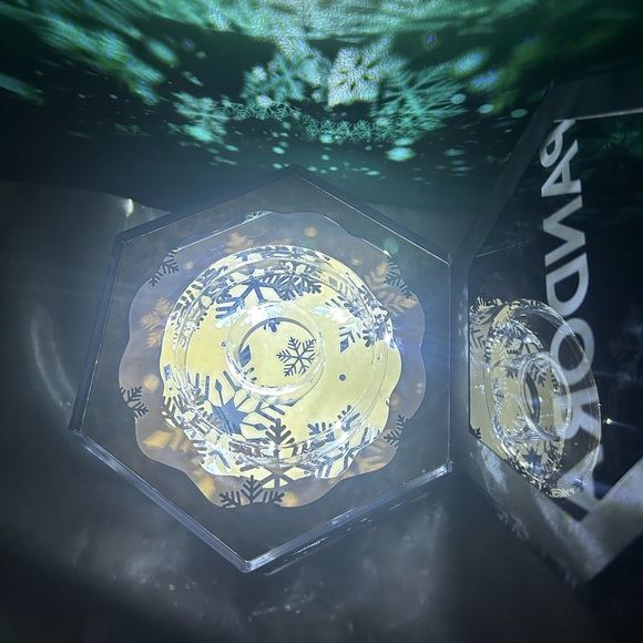 Pandora Christmas Gift Jewelry Box - Picture 15 of 16